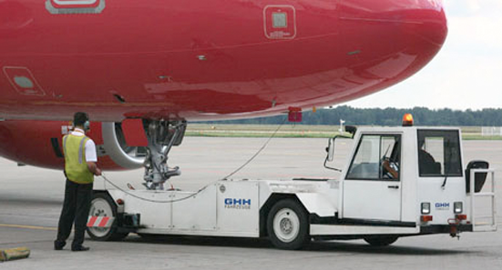 towbar pushback tractor tires towbarless pushback tractor tires Baggage and Cargo Handling Passenger Transport Runway